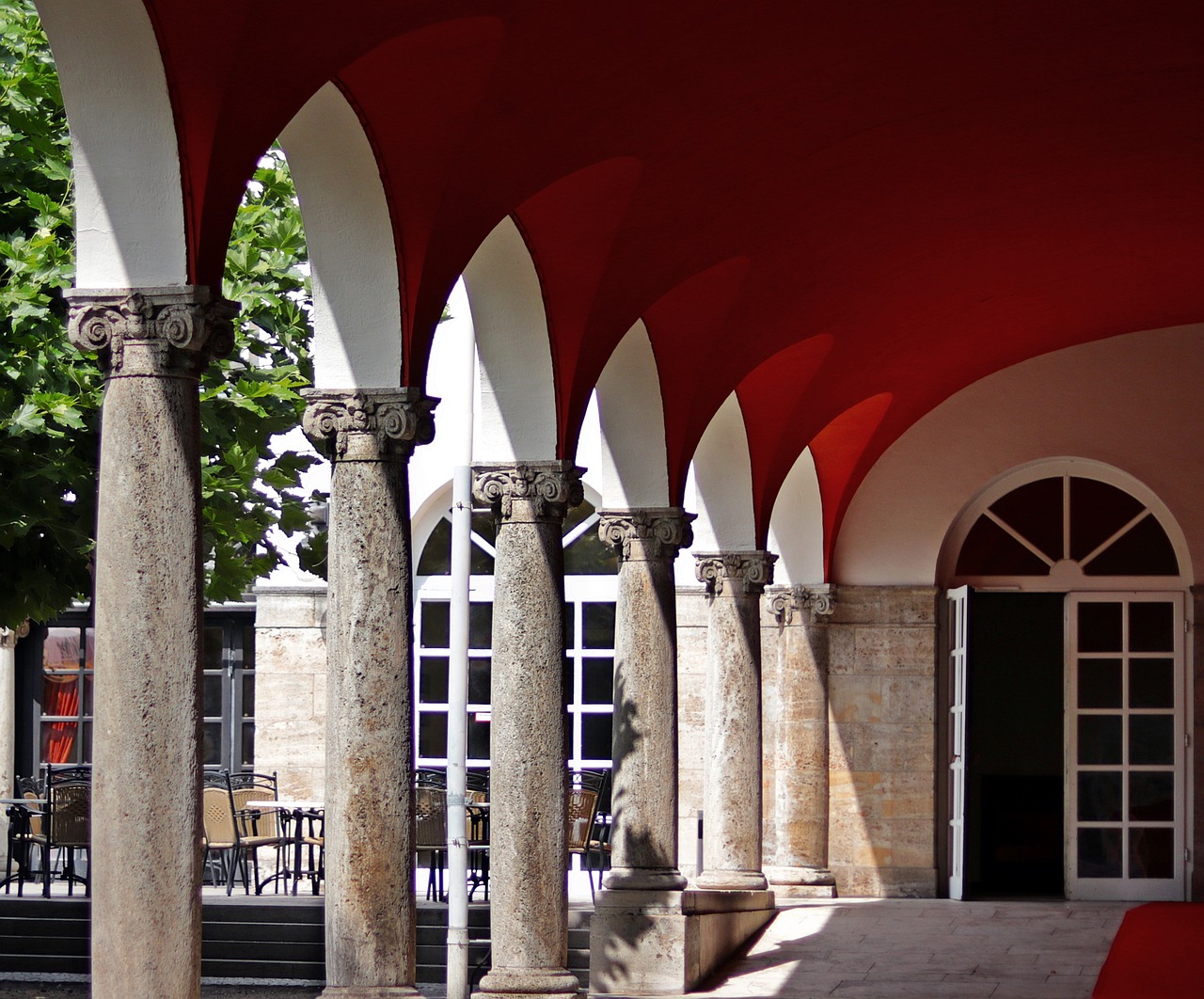 首都電影院，光影交織的都市之夢