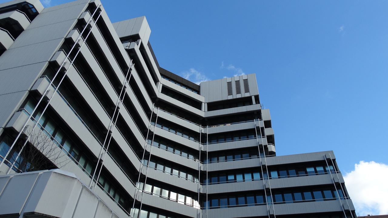 建業(yè)上市時間揭秘，房地產企業(yè)走向資本市場的歷程與展望