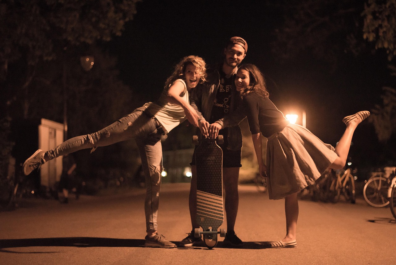 最新抖腿搖風(fēng)潮揭秘，時(shí)尚潮流背后的文化探索