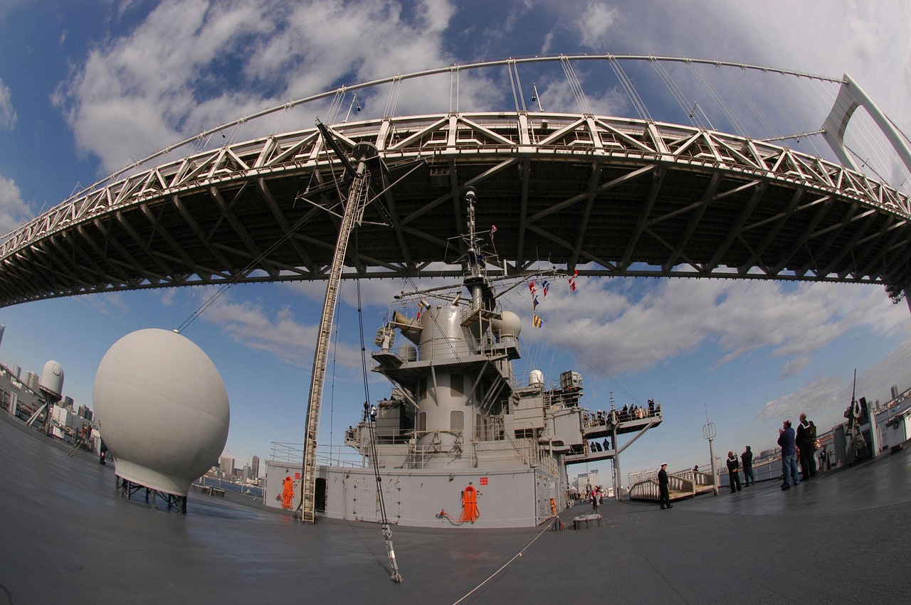 中國(guó)004型航母最新動(dòng)態(tài)，邁向深藍(lán)，展現(xiàn)大國(guó)海軍力量