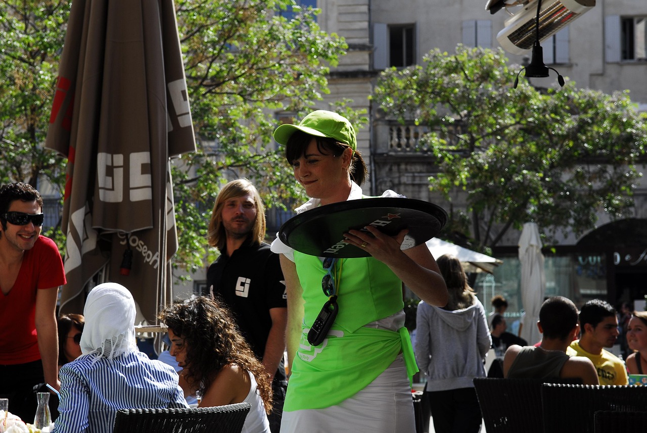 韓國電影中的售樓小姐，職業(yè)魅力與文化映像探究