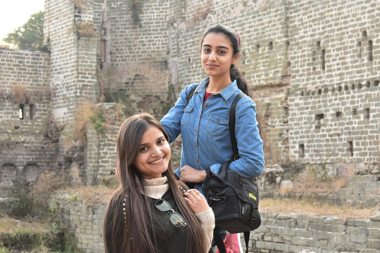 女人何苦為難女人，揭示復(fù)雜人際關(guān)系的電視劇，展現(xiàn)女性生存挑戰(zhàn)與掙扎。