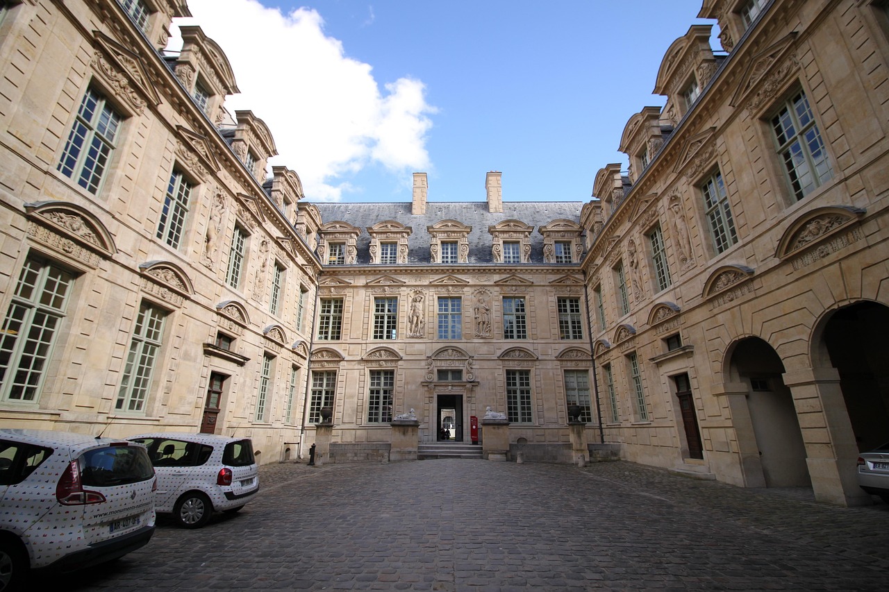 都教授新動(dòng)態(tài)，引領(lǐng)學(xué)術(shù)創(chuàng)新，塑造未來教育新篇章