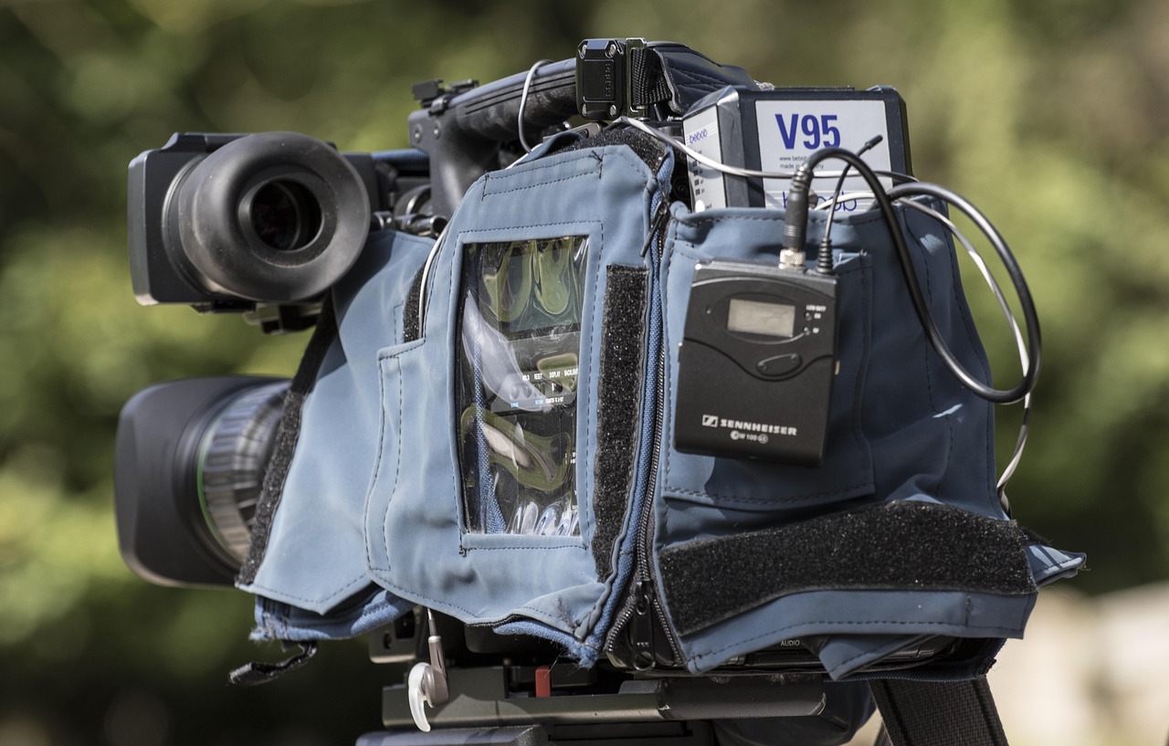 電影攝像機，捕捉光影的藝術(shù)魔法之旅