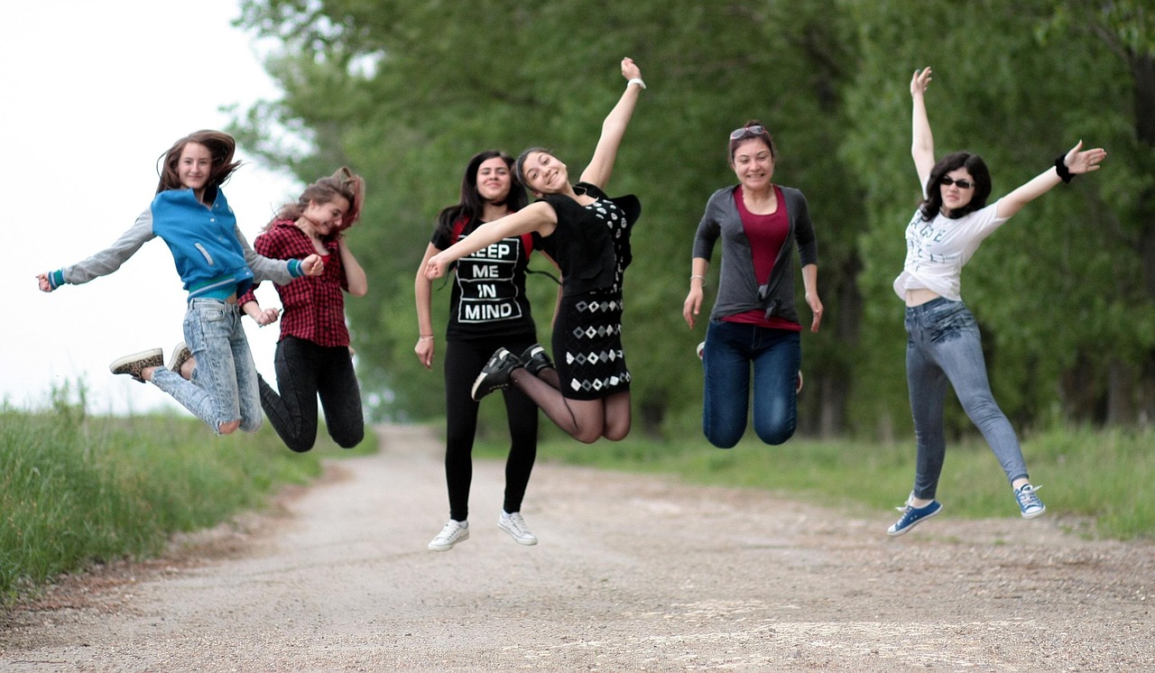 力與美展現(xiàn)瞬間，女子跳高比賽精彩瞬間視頻回顧