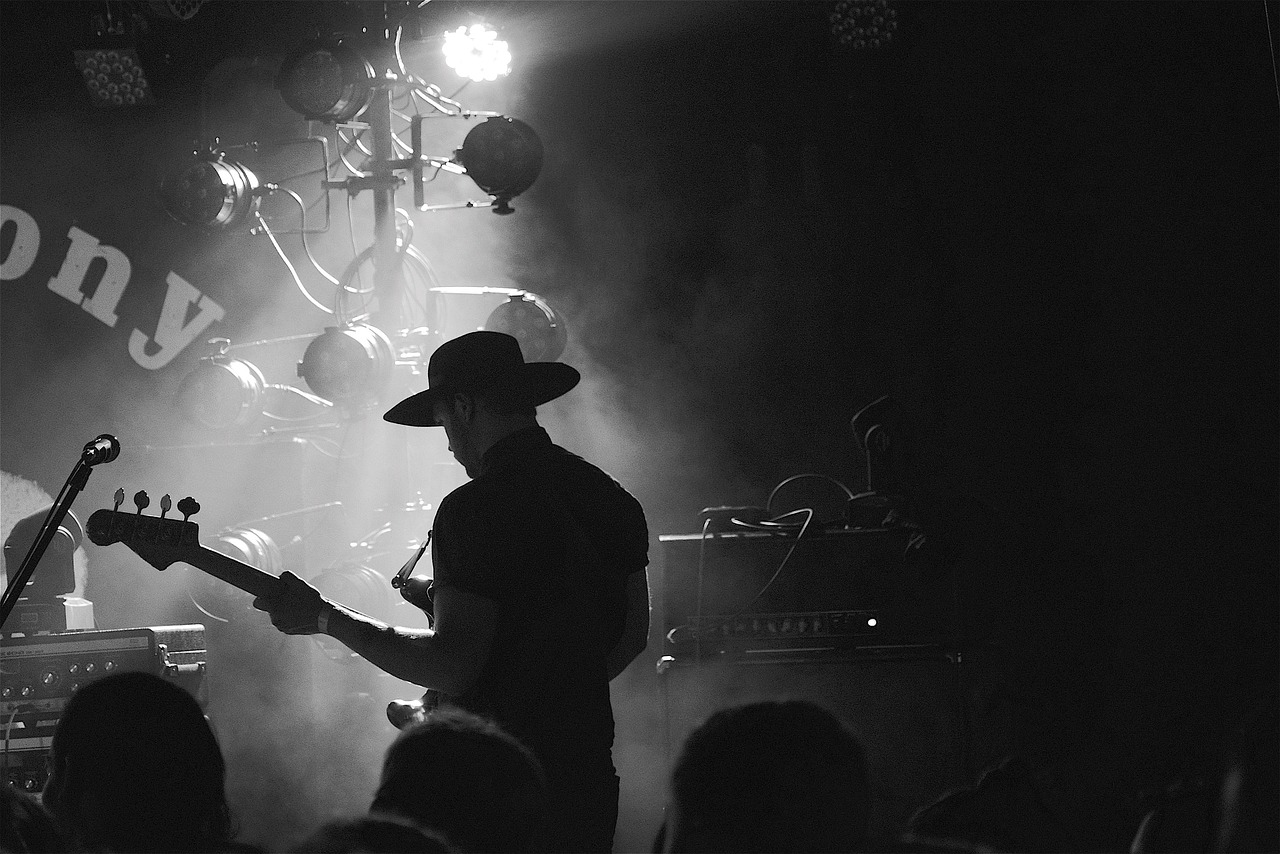 豬哥亮最新動態(tài)，閃耀舞臺，引領(lǐng)潮流新風(fēng)尚