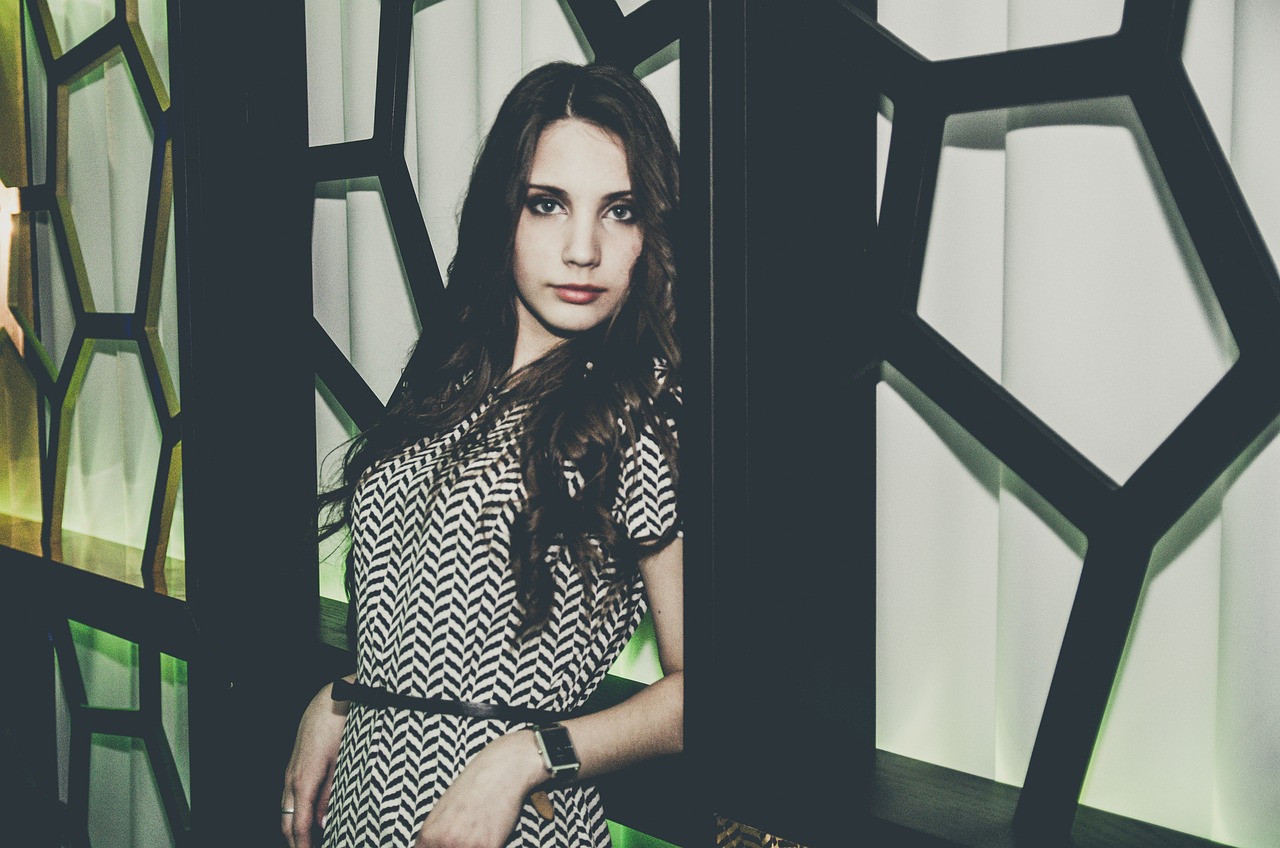 最新長發(fā)發(fā)型展示，潮流引領(lǐng)的發(fā)型設(shè)計