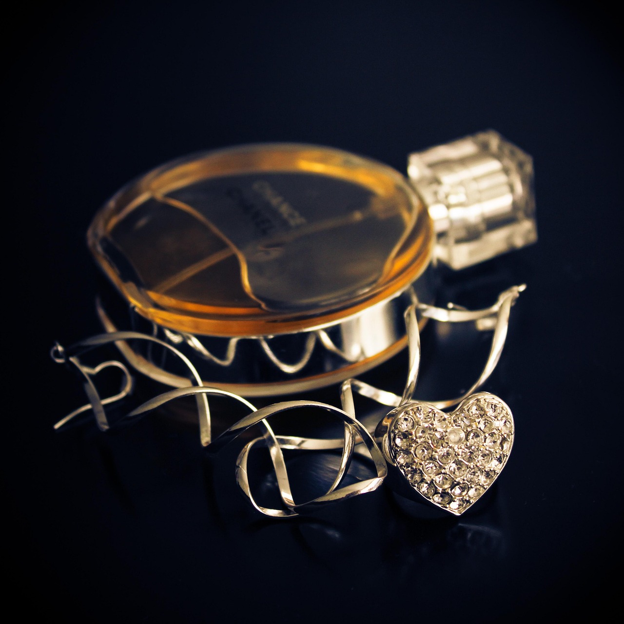 金首飾今日價(jià)格深度解析，金價(jià)波動(dòng)因素與每克價(jià)格探討