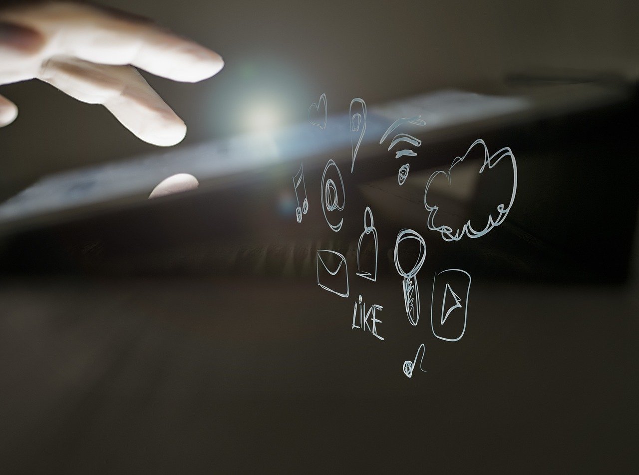 革新傳統(tǒng)與引領(lǐng)未來的力量，最新廣告屏幕亮相！