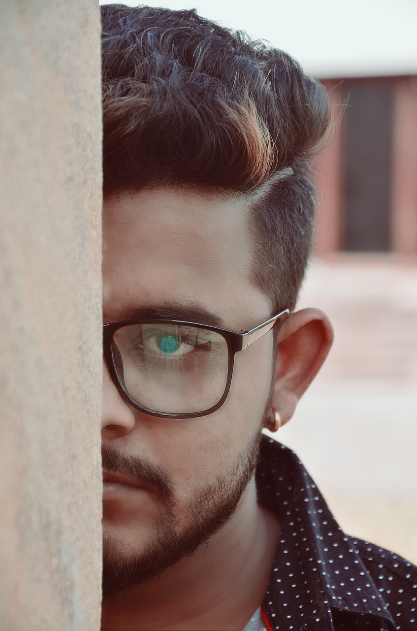 最新男士發(fā)型流行趨勢與造型指南大全