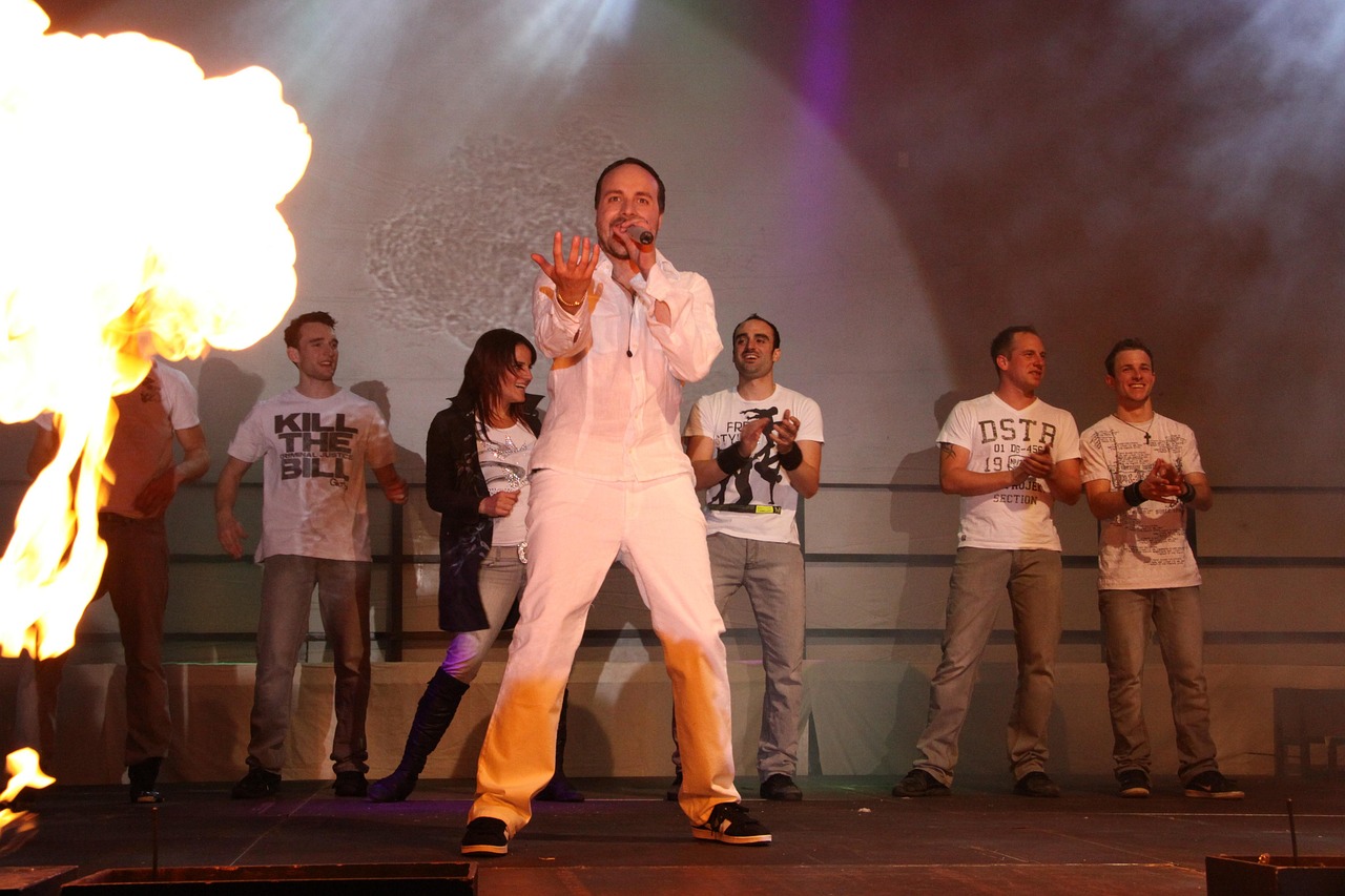 聚焦當(dāng)下，20歲左右的男明星風(fēng)采大展